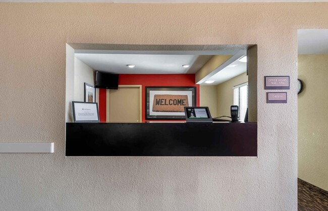 Building Photo - Furnished Studio-Des Moines - West Des Moines