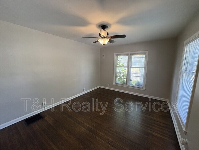 Foto del edificio - 2102 E 46th St