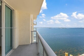 Building Photo - 1155 Brickell Bay Dr