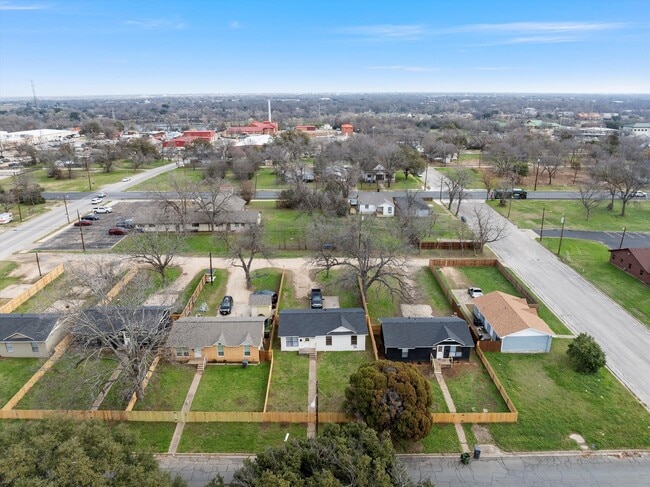 Building Photo - 1209 N 6th St