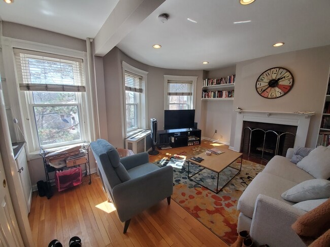Building Photo - 299 Tappan St