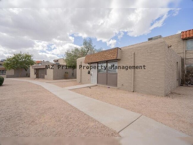Building Photo - 4719 E Belleview St