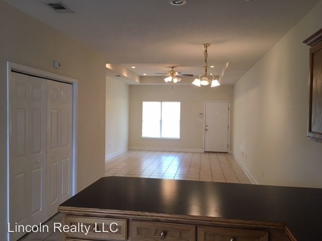 Building Photo - 3236 Oak Garden Dr