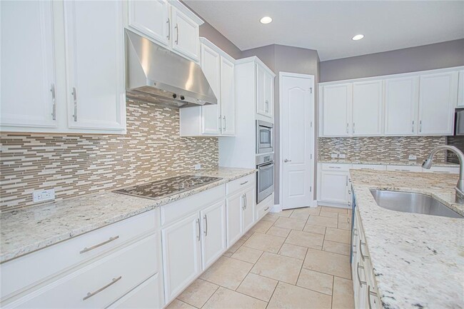 Building Photo - 8549 Laureate Blvd