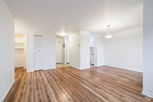 2 chambres, 1 salle de bain - 74 m² - Salon - Place Des Vosges 6000-6010