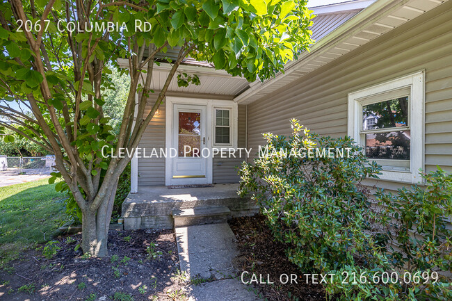 Building Photo - Spacious and Updated Colonial