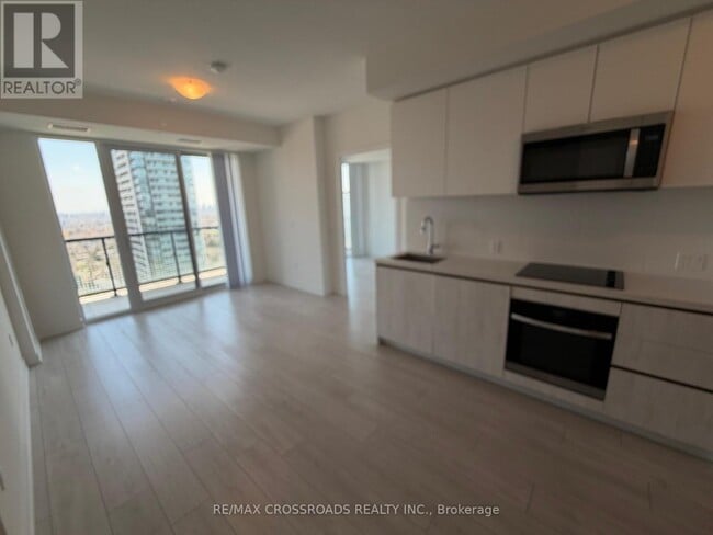 Building Photo - 5858 Yonge St