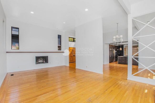 Building Photo - 6150 Harbord Dr