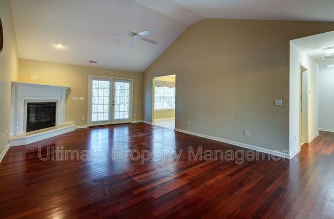 Building Photo - 700 Valley Brook Rd