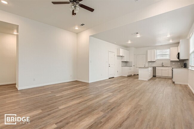 Foto del edificio - 5501 Wynwood Dr