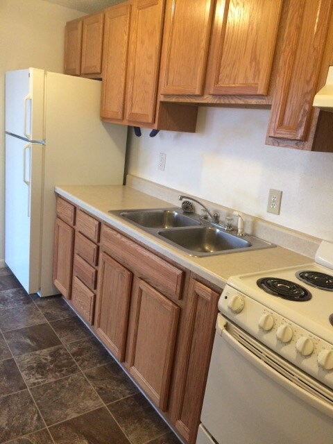 Kitchen - 1540 E Grand Ave