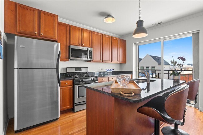 Foto del edificio - 3741 N Milwaukee Ave