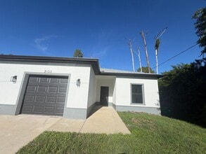 Building Photo - 2103 Redmond St