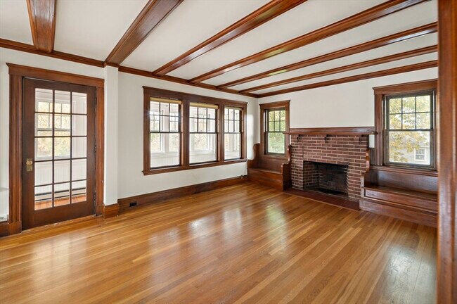 Foto del edificio - 113 Cushing Ave