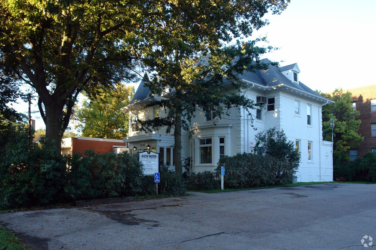 Building Photo - 4211 Grand Ave