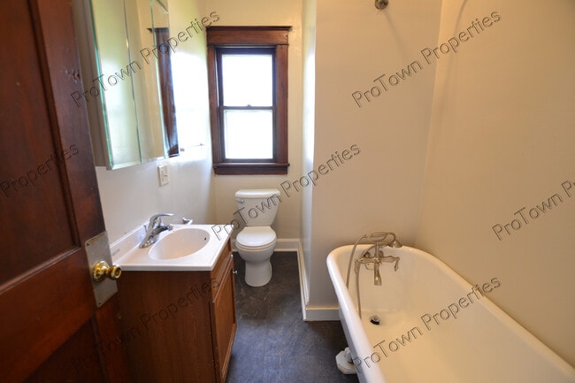 Building Photo - 463 S Ottawa St