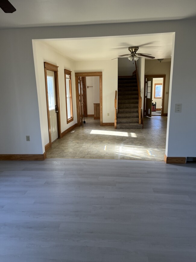 2-living room from walk in - 317 Hollister Ave