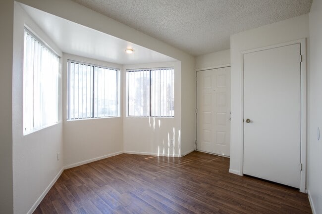 Building Photo - Ascent on Spence