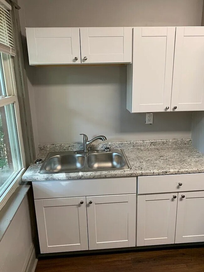 Foto del edificio - Charming 6 beds 2 baths in Cincinnati!