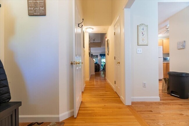 Building Photo - 68 Village Dr