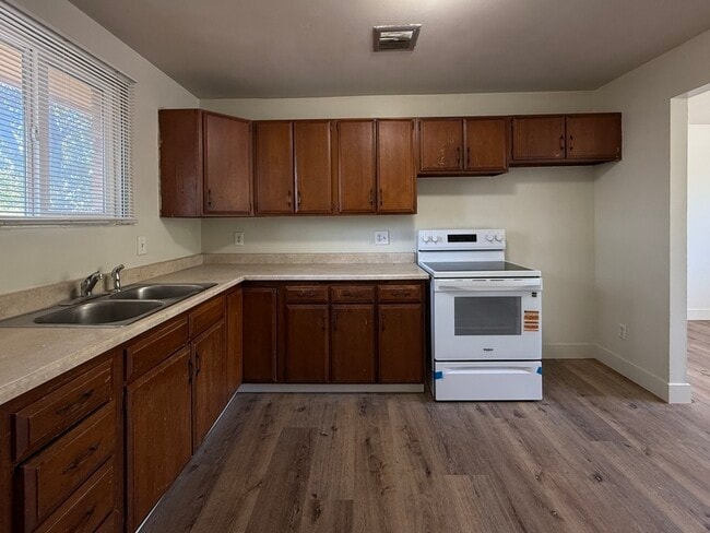 Building Photo - 285 N 300 W