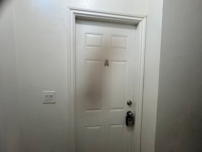 Foto del edificio - Conveniently located 1-bedroom, 1-bath apa...
