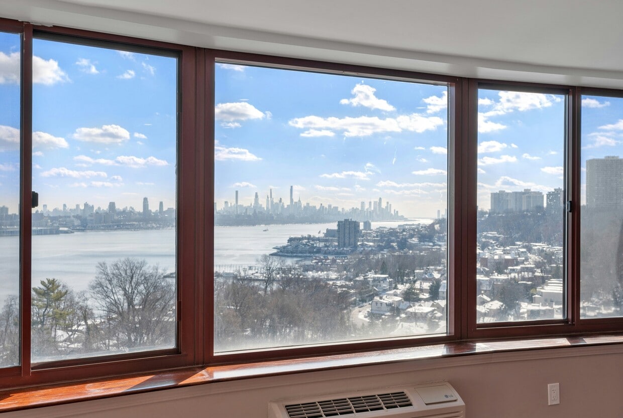 Photo - 100 Old Palisade Rd (Fort Lee, NJ)