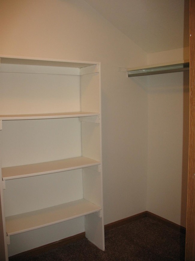 Closet Space - Bowling Green Estates