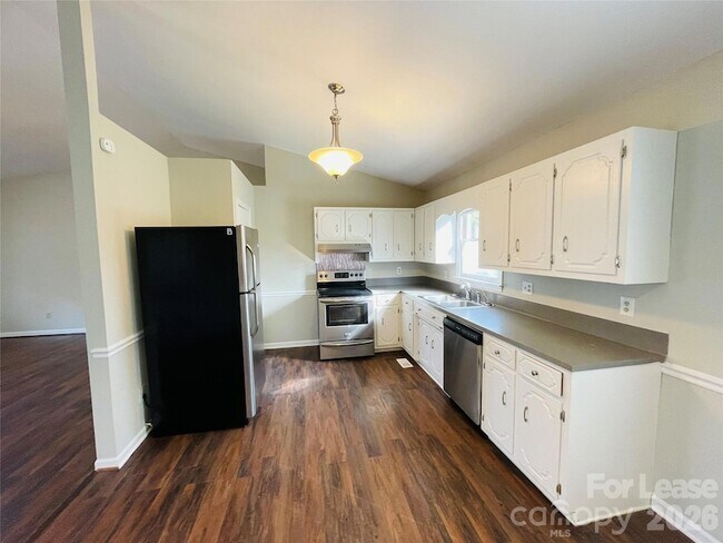 Foto del edificio - 2499 Brookwood Rd