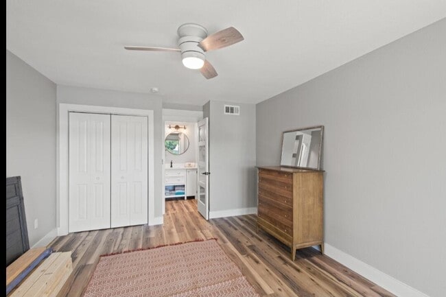 Building Photo - 210 Pelham Rd