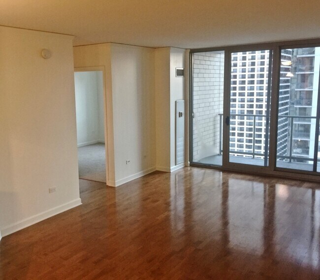 Foto del edificio - 420 E Waterside Dr