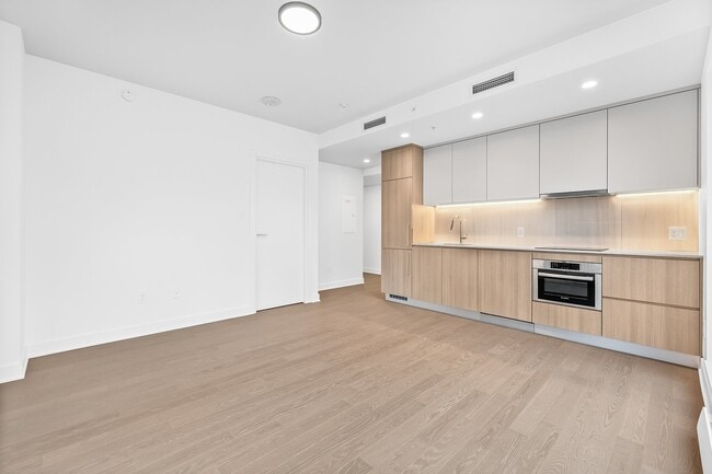 Building Photo - 1518 Rue Sherbrooke O