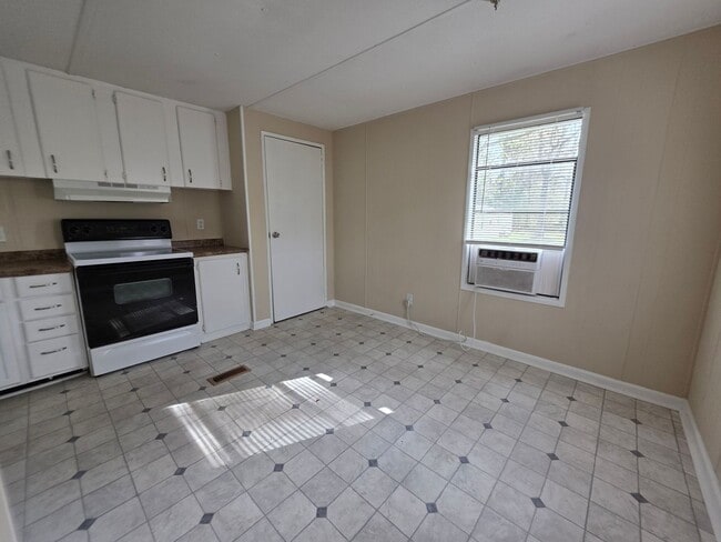 Building Photo - 1133 Pickett Rd