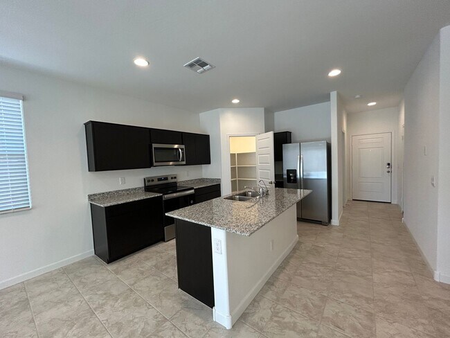 Foto del edificio - 2 Weeks Free Rent! Brand New 4-Bedroom Home in DR Horton’s Newest Community – Only $1,895/Month!
