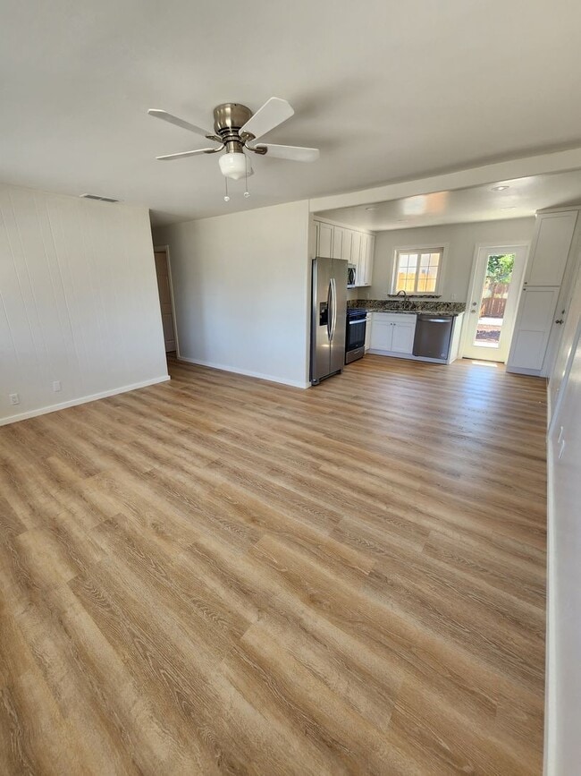 Building Photo - Modern Single Level 4 Bedroom Home!
