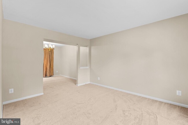 Building Photo - 2106 Carriage Square Pl
