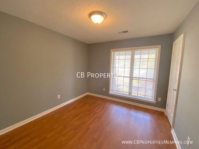 Foto del edificio - 8115 Kerry Dr