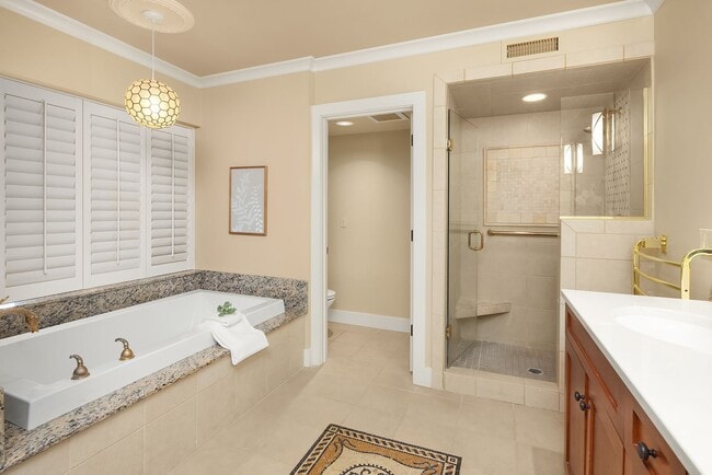 Building Photo - Luxury Penthouse with 600+ Sqft Terrace & ...