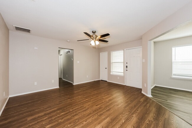 Foto del edificio - 1504 Pine Ln