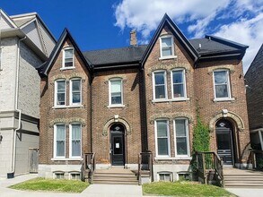 Building Photo - 333 Barrie St