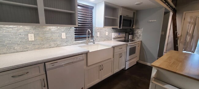 Foto del edificio - 211 E Voorhis Ave