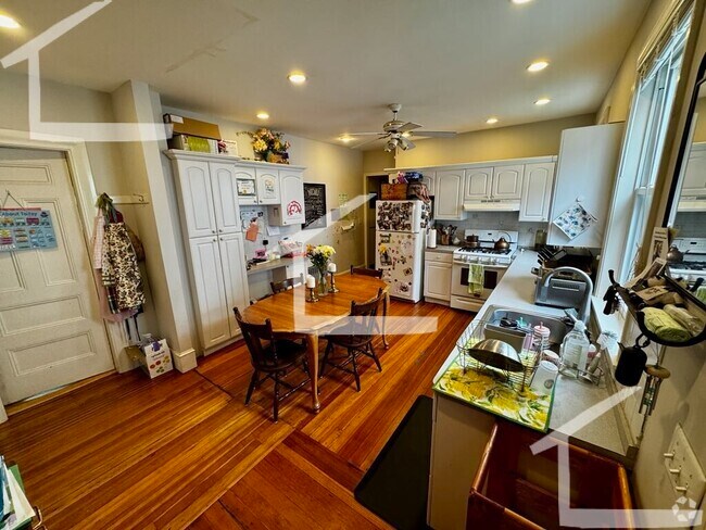 Building Photo - 30 Bentley St