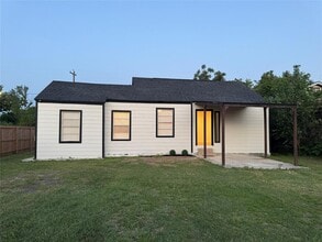 Building Photo - 514 Clinton Park St