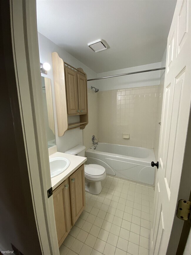 Foto del edificio - 2 br, 1.5 bath Condo - 1349 S Washington Ave