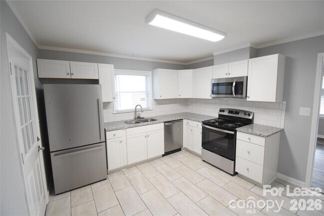 Building Photo - 924 Edgegreen Dr