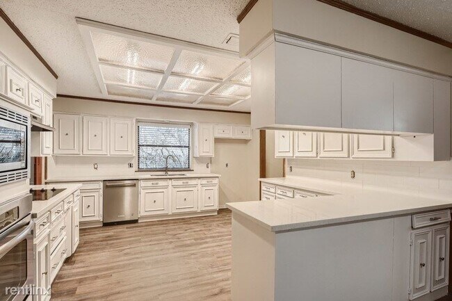 Building Photo - 3 br, 2.5 bath House - 1735 Plummer Drive ...