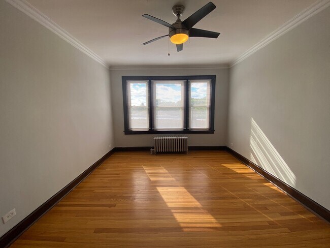Foto del edificio - 5542 W Leland Ave