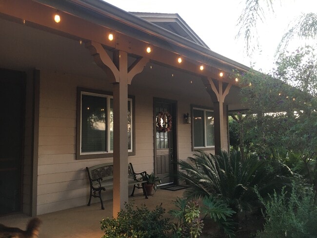 Foto del edificio - 12743 Larchmont St