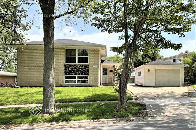 Building Photo - 16405 George Dr