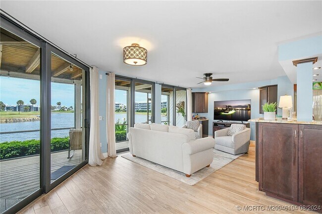 Foto del edificio - 311 Golfview Cir